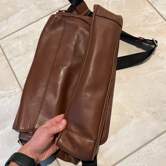 Michael Kors Men’s Leather Messenger Bag - Picture 7 of 7